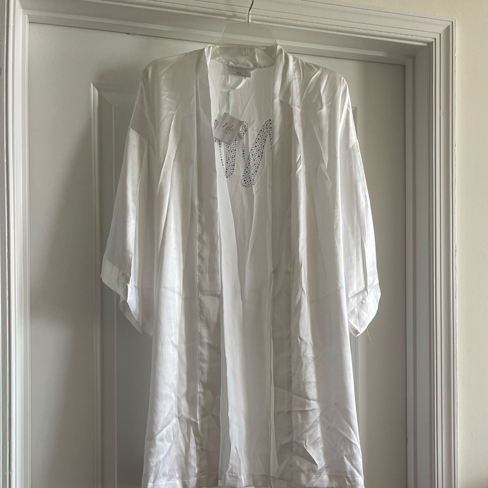 VS Robe - Picture 3 of 8